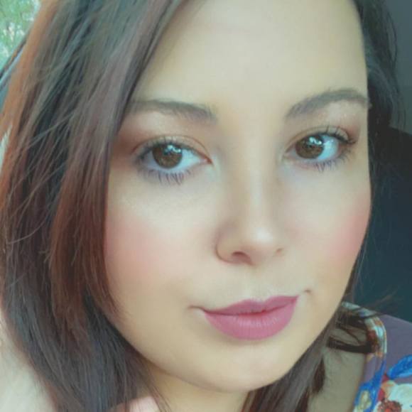Profile Picture of Lori Smart (@shearlori) on Poshmark