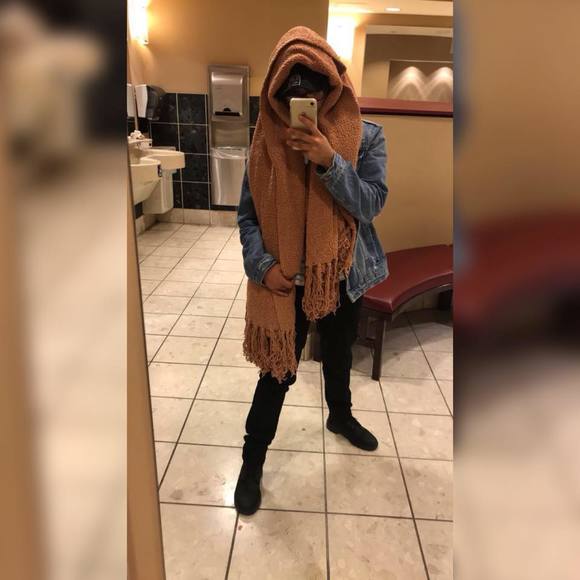 Profile Picture of Cristal Perez (@pkris1) on Poshmark