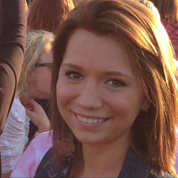 Aubrey Rafinski - Poshmark Profile Picture of Aubrey Rafinski (@aubraf) on Poshmark