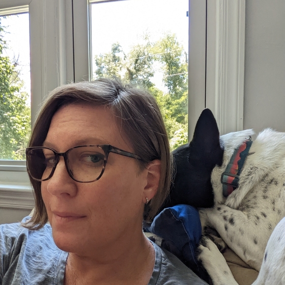 Suzi Hooyboer - Poshmark Profile Picture of Suzi Hooyboer (@suzihooboo) on Poshmark