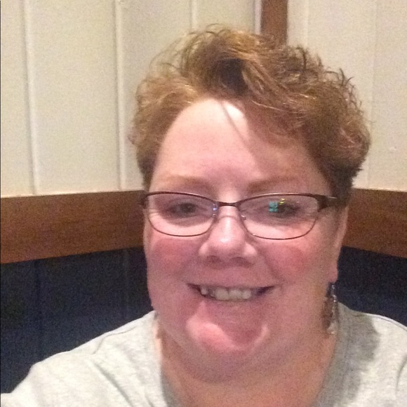 Profile Picture of Leatrice Blewer (@leatriceblewer) on Poshmark