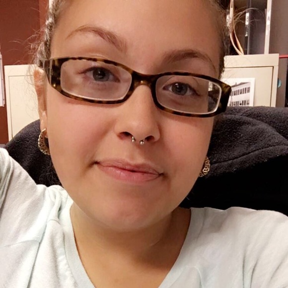 Profile Picture of Victoria Salazar (@vrose15) on Poshmark