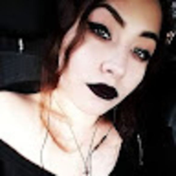 Profile Picture of Kendall Brizell (@kbrizell95) on Poshmark