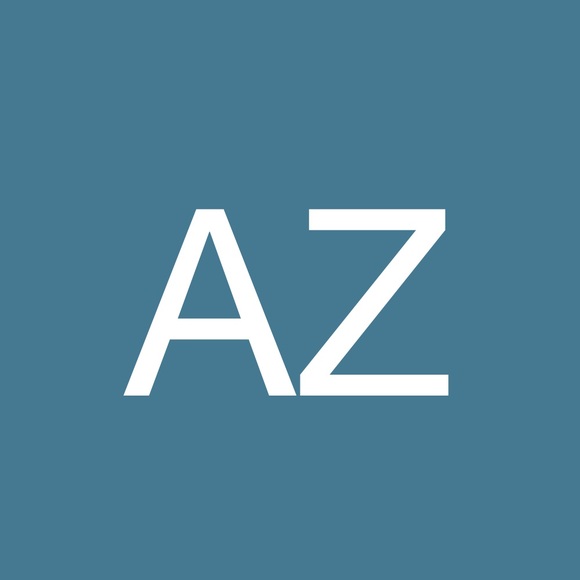 Profile Picture of Ashley Ziebell (@howie2650) on Poshmark