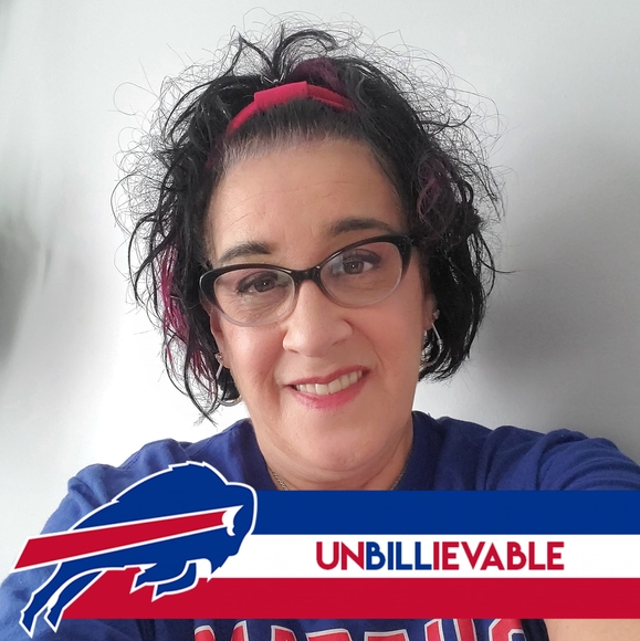 Profile Picture of Janet Perez (@mommajanet2) on Poshmark