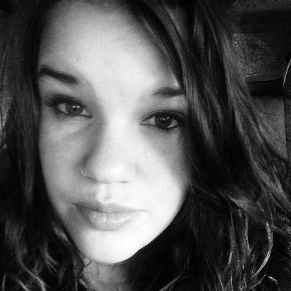 Profile Picture of Berta Hunyady (@bertajane89) on Poshmark