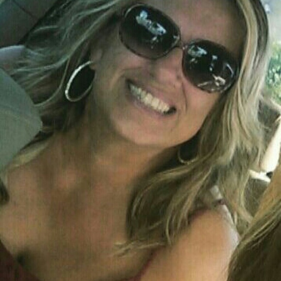 Profile Picture of Jodi Cliffton (@flipper10) on Poshmark