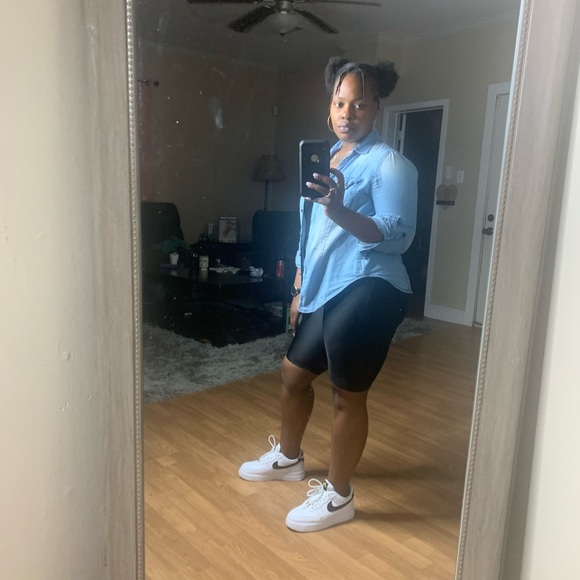 Profile Picture of Kadesha Mitchell (@kadesha1993) on Poshmark