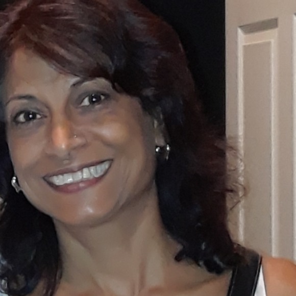 Profile Picture of Helen Roberts (@keysliving4) on Poshmark