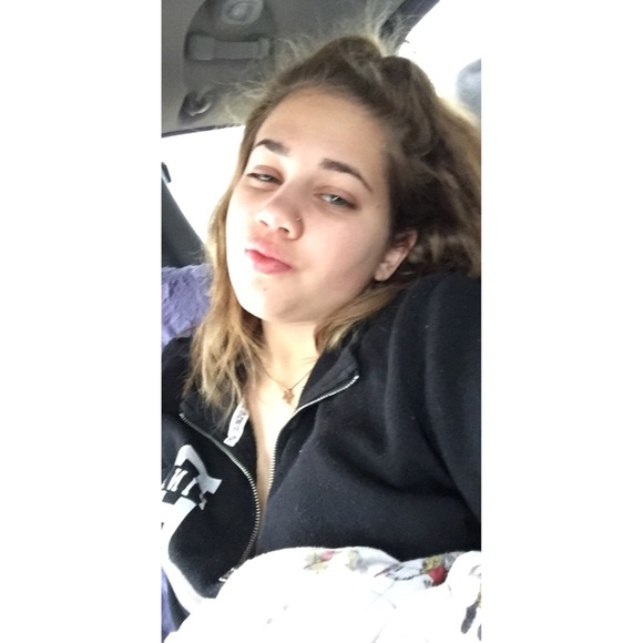 Profile Picture of Marisaa Davey (@marissadavey) on Poshmark