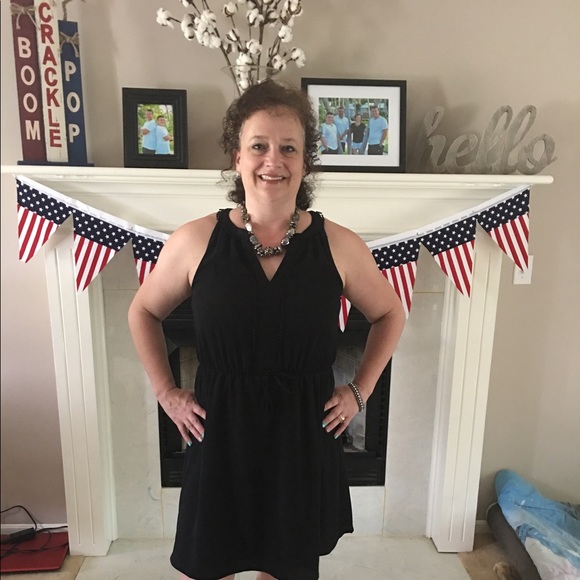 Profile Picture of Holly Delisi (@hdelisi) on Poshmark