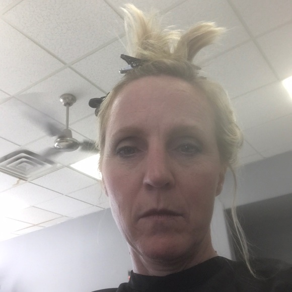 Jolynn Brooks - Poshmark Profile Picture of Jolynn Brooks (@brooksjolynn) on Poshmark