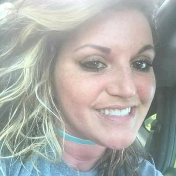 Profile Picture of Crystal Anthony (@gates89) on Poshmark