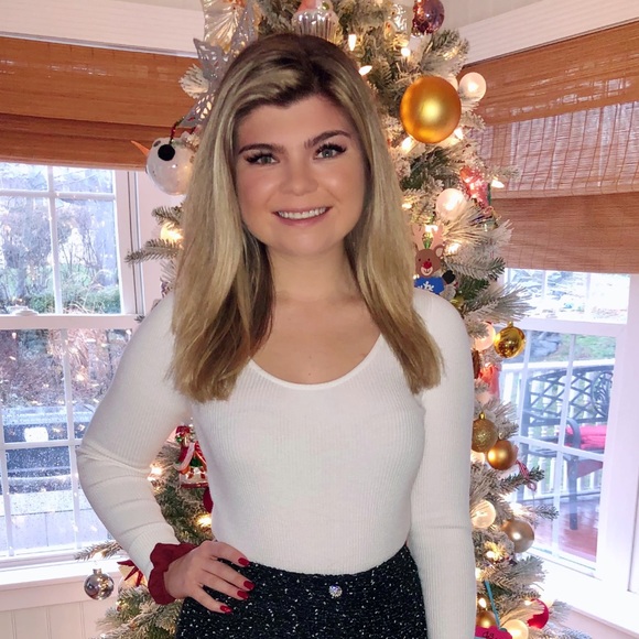 Profile Picture of Michaela Pounds (@michaelaaapxo) on Poshmark