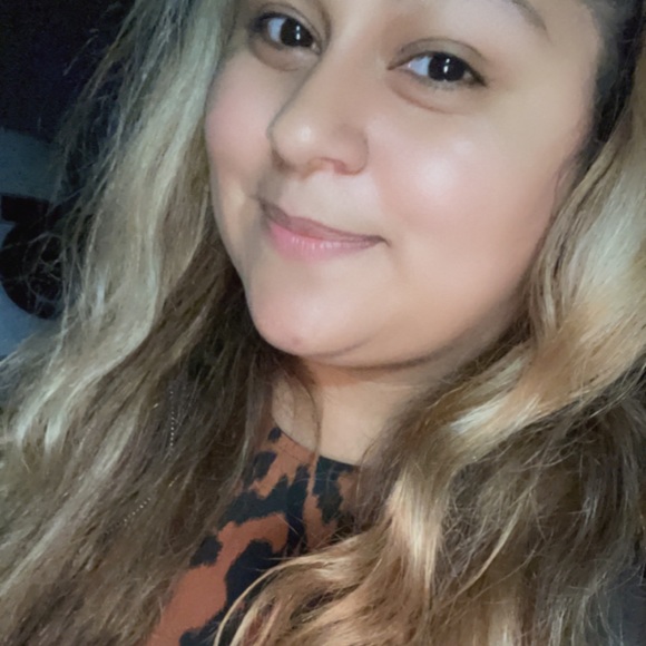 Profile Picture of Roxana Castillo (@roxy4_0_2) on Poshmark