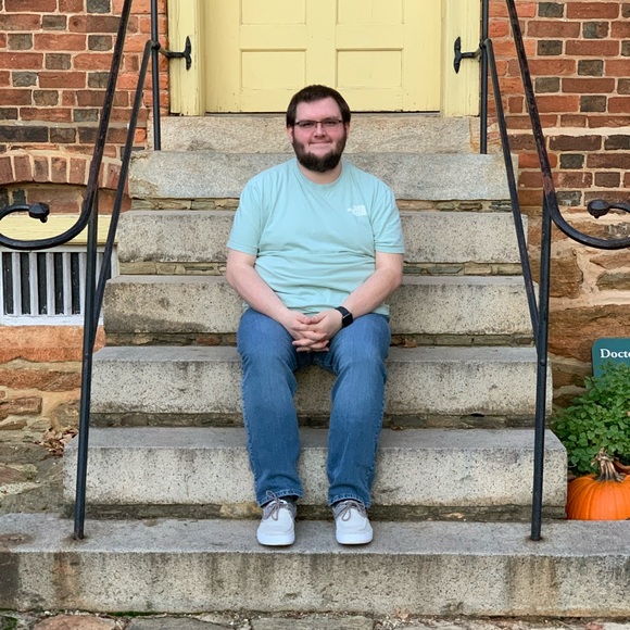 Nicholas Everhart - Poshmark Profile Picture of Nicholas Everhart (@everhart1995) on Poshmark