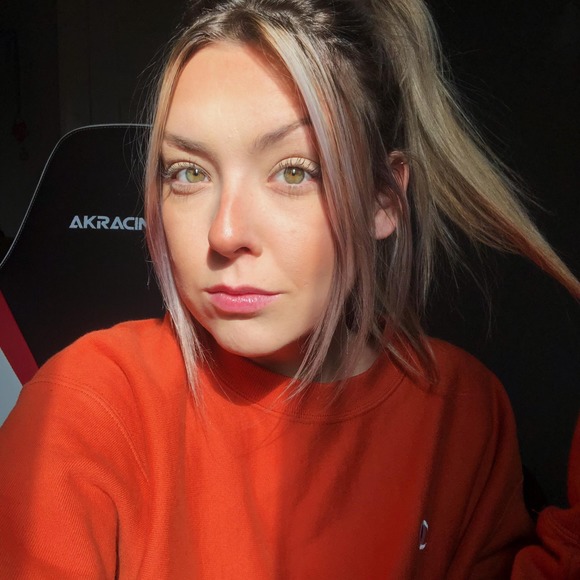 Profile Picture of Jordan Malmgren (@jmalms) on Poshmark