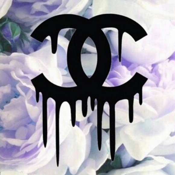 Profile Picture of Lois Vannier (@loisvan23) on Poshmark