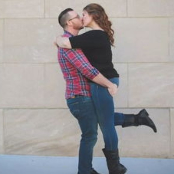 Profile Picture of Jen Julia (@thatuqxqx) on Poshmark