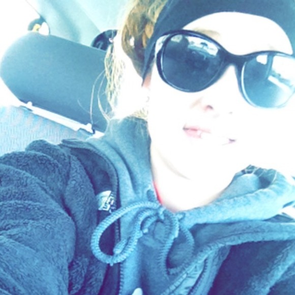 Profile Picture of Kelsey Weaver (@kelsey_dream99) on Poshmark