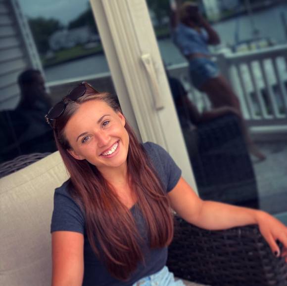 Profile Picture of Jaclyn Carlsen (@jmcarlsen1234) on Poshmark