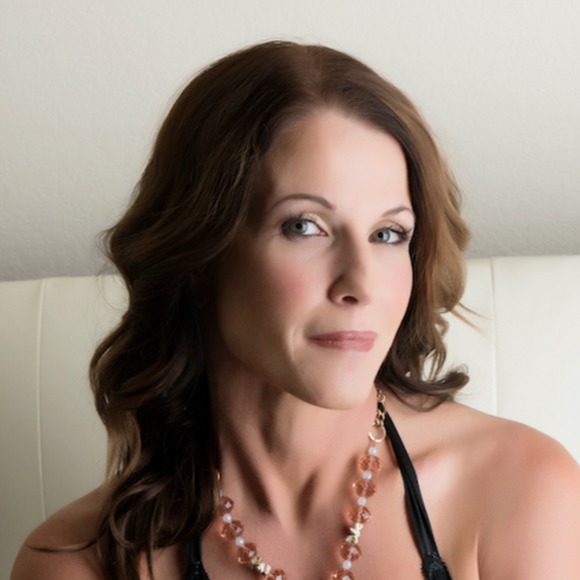 Profile Picture of Jane Michaelides-smith (@kianzabedesigns) on Poshmark