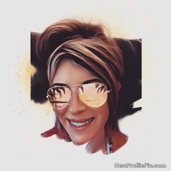 Profile Picture of Kelly Scalese (@beleeve23) on Poshmark