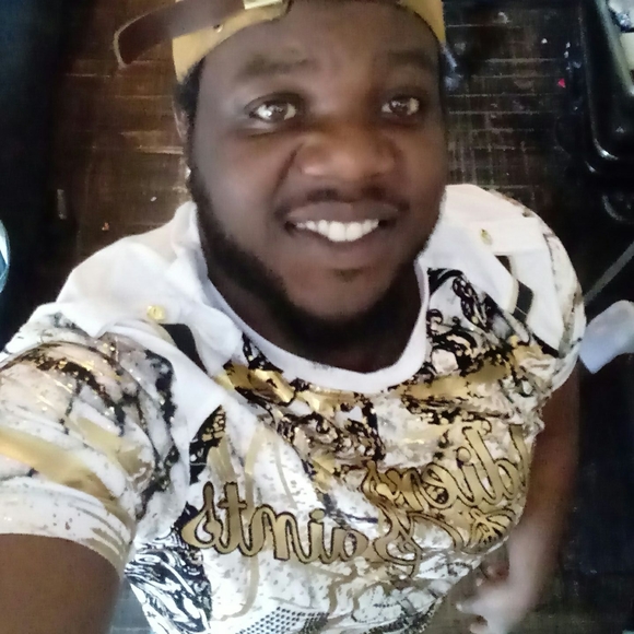 Profile Picture of Chris Bovan (@chris32212) on Poshmark