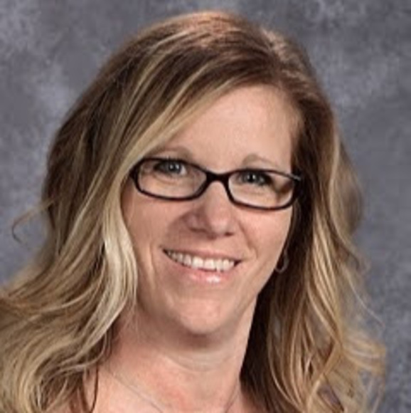 Profile Picture of Michelle Kuhlmann (@michellekuhl863) on Poshmark