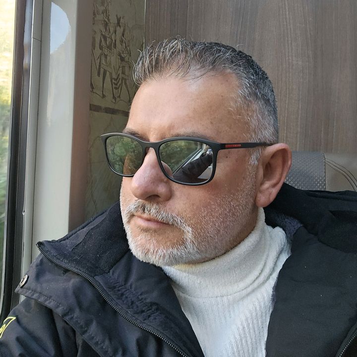 Profile Picture of Robert RobMel (@robmel72) on Tiktok