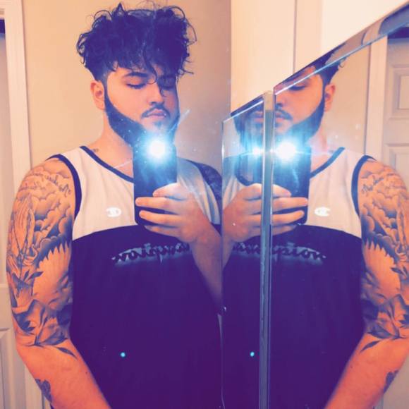 Profile Picture of Tristan Treadway (@treadway_79) on Poshmark