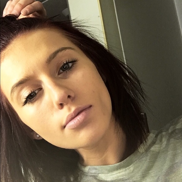 Profile Picture of Kaylee Hoyman (@kayleehoyman) on Poshmark