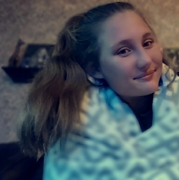 Profile Picture of Cassidy Danhauer (@c_danhauer) on Poshmark