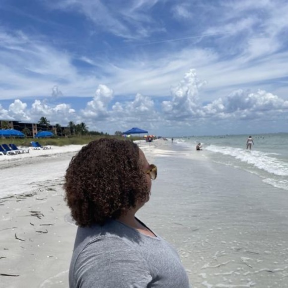 Profile Picture of Kimberly Ramey (@kimjramey) on Poshmark