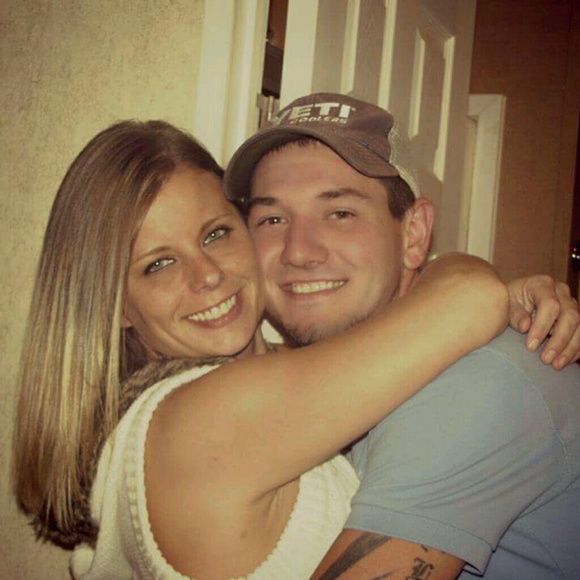 Profile Picture of Amanda Huggins (@mhnjh71414) on Poshmark