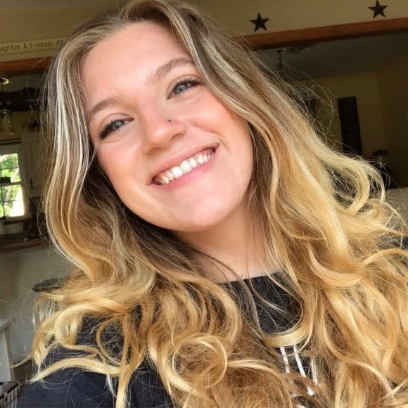 Profile Picture of Savana Dabella (@peace5687) on Poshmark