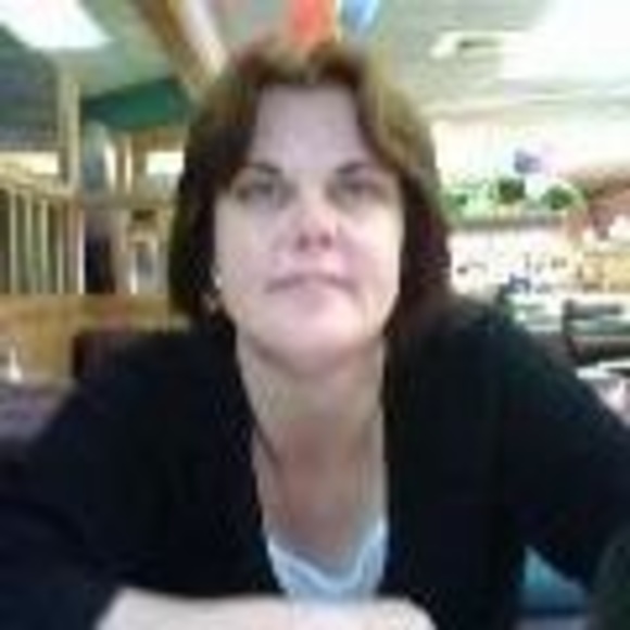 Profile Picture of Angela Holcomb (@blueeyes1999_) on Poshmark