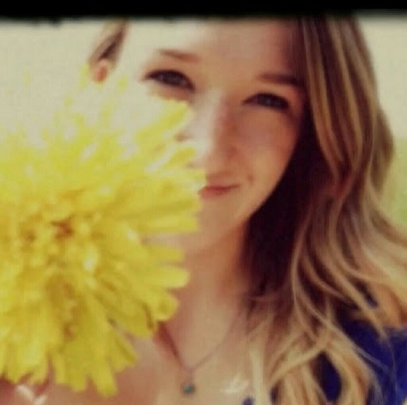 Profile Picture of Leah Jamison (@leah_jamison) on Poshmark