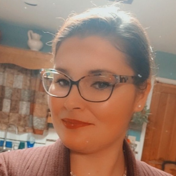 Profile Picture of Elichia Heffington (@heff11910) on Poshmark