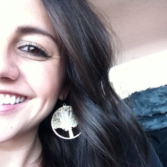 Profile Picture of Katie Stamas (@klstamas) on Poshmark