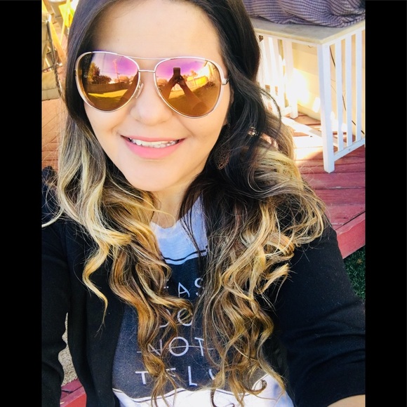 Profile Picture of Alexia Ayala (@alexia_ayalava) on Poshmark