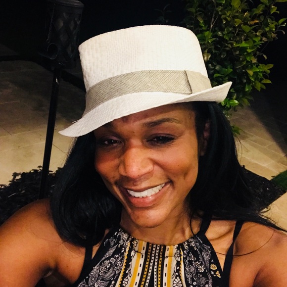 Profile Picture of Jacqueline Singleton (@blackjaxagenda) on Poshmark