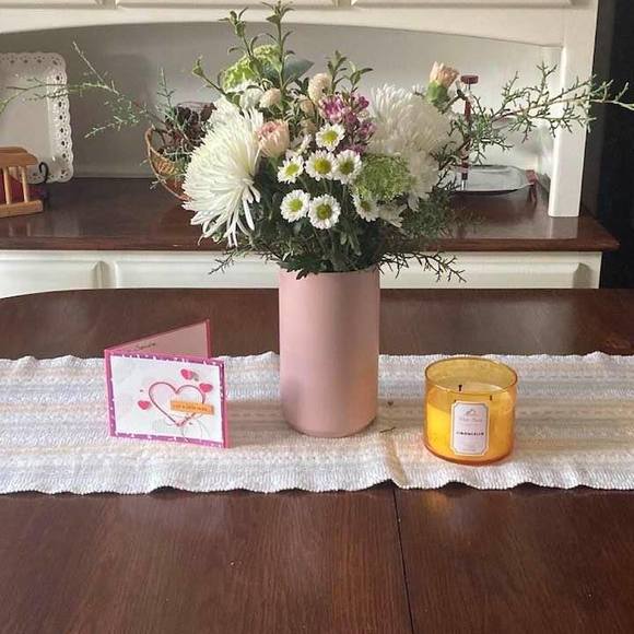 Profile Picture of Sandra Paul (@greatoaksliving) on Poshmark