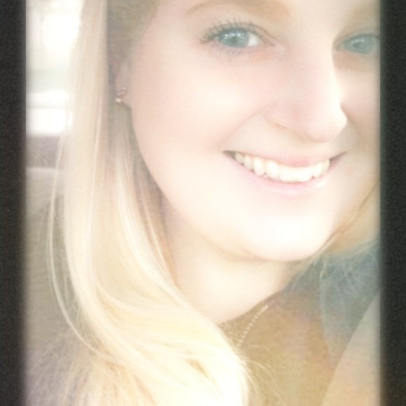 Profile Picture of Emily Daberkow (@edaberkow) on Poshmark