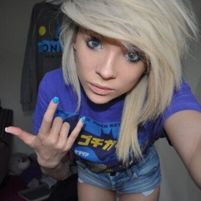 Profile Picture of Annie Ahern (@Coveyape) on Twitter