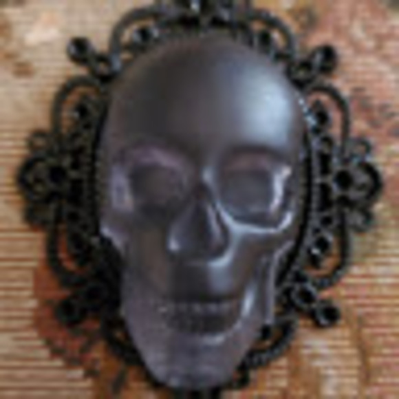 Profile Picture of Danielle Craig (@morbidjewlz) on Poshmark