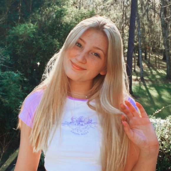 Profile Picture of Simone Simpson (@simonesimpso530) on Poshmark