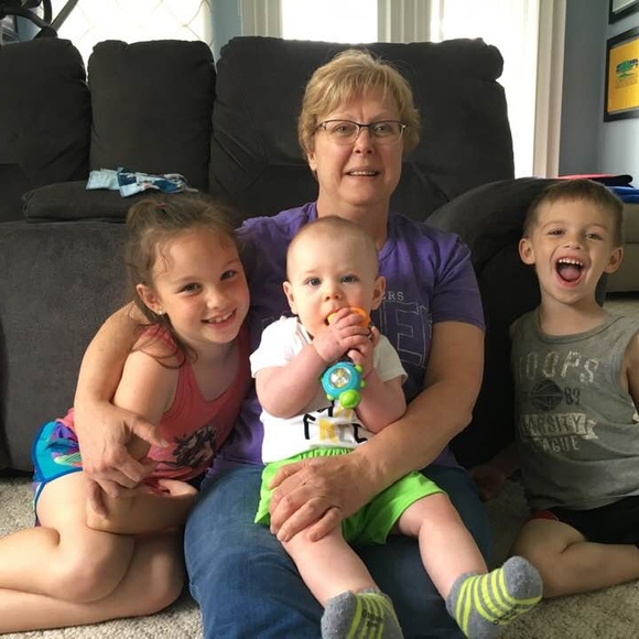 Profile Picture of Kim Lenhart (@bkl235) on Poshmark