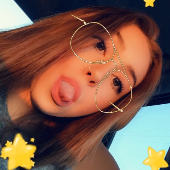 Profile Picture of Macee Mackler (@maceeamackler) on Poshmark