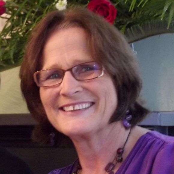 Profile Picture of Linda Mouser (@lindafern) on Poshmark